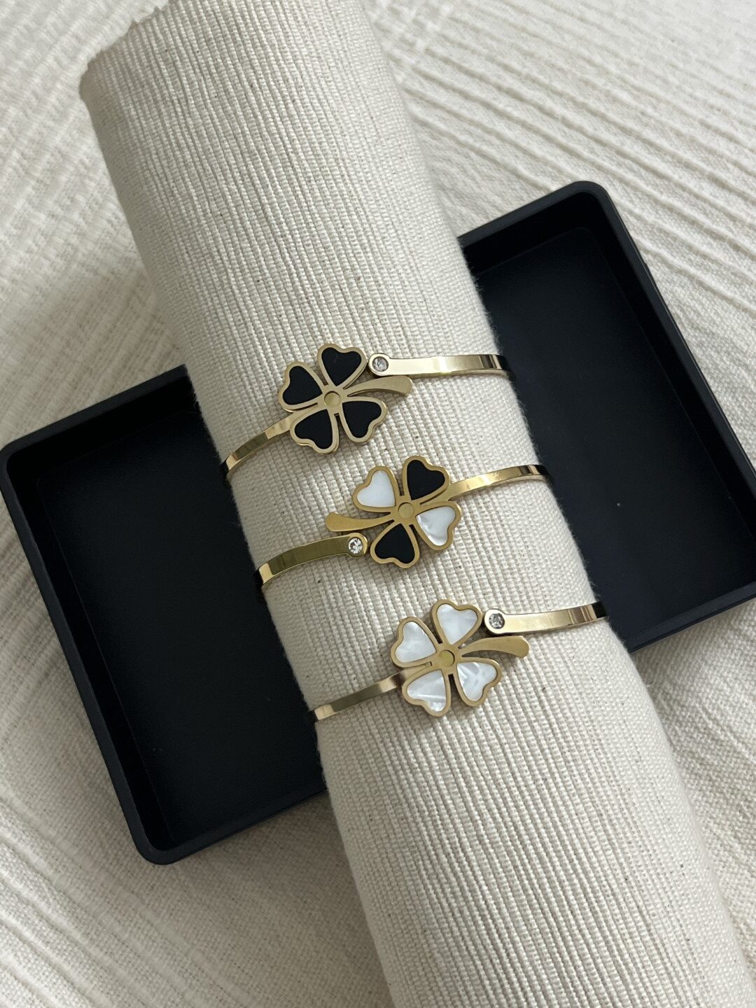 Lily - Image 9