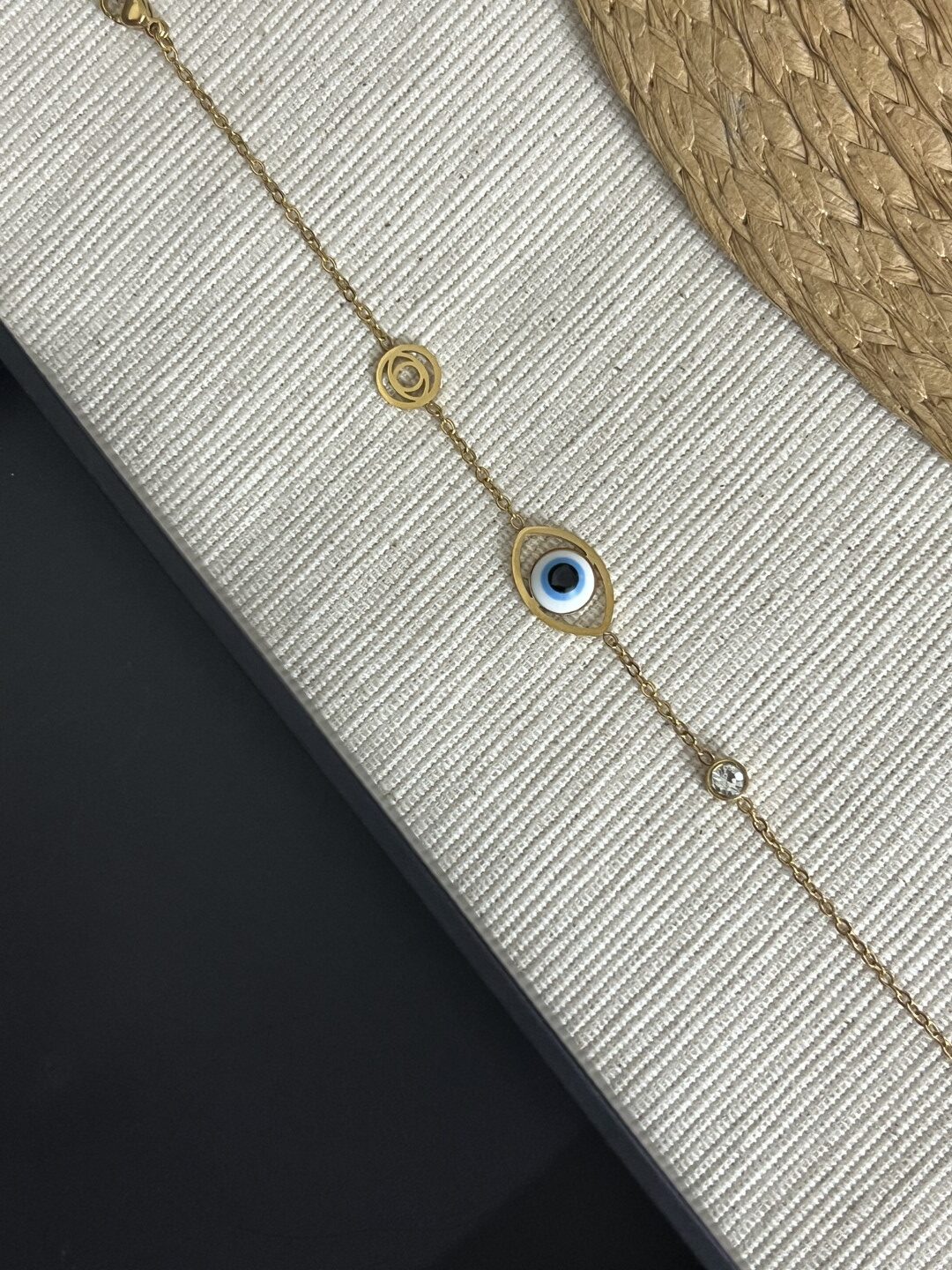 Velvet Eyes - Image 4